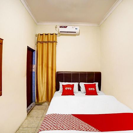 Oyo 91199 Felicia Homestay Medan Exterior foto