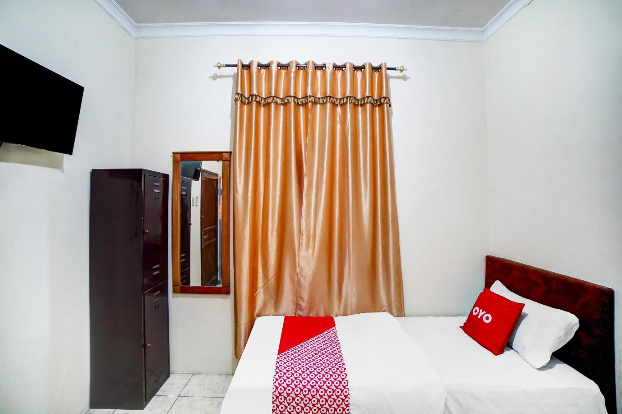 Oyo 91199 Felicia Homestay Medan Exterior foto