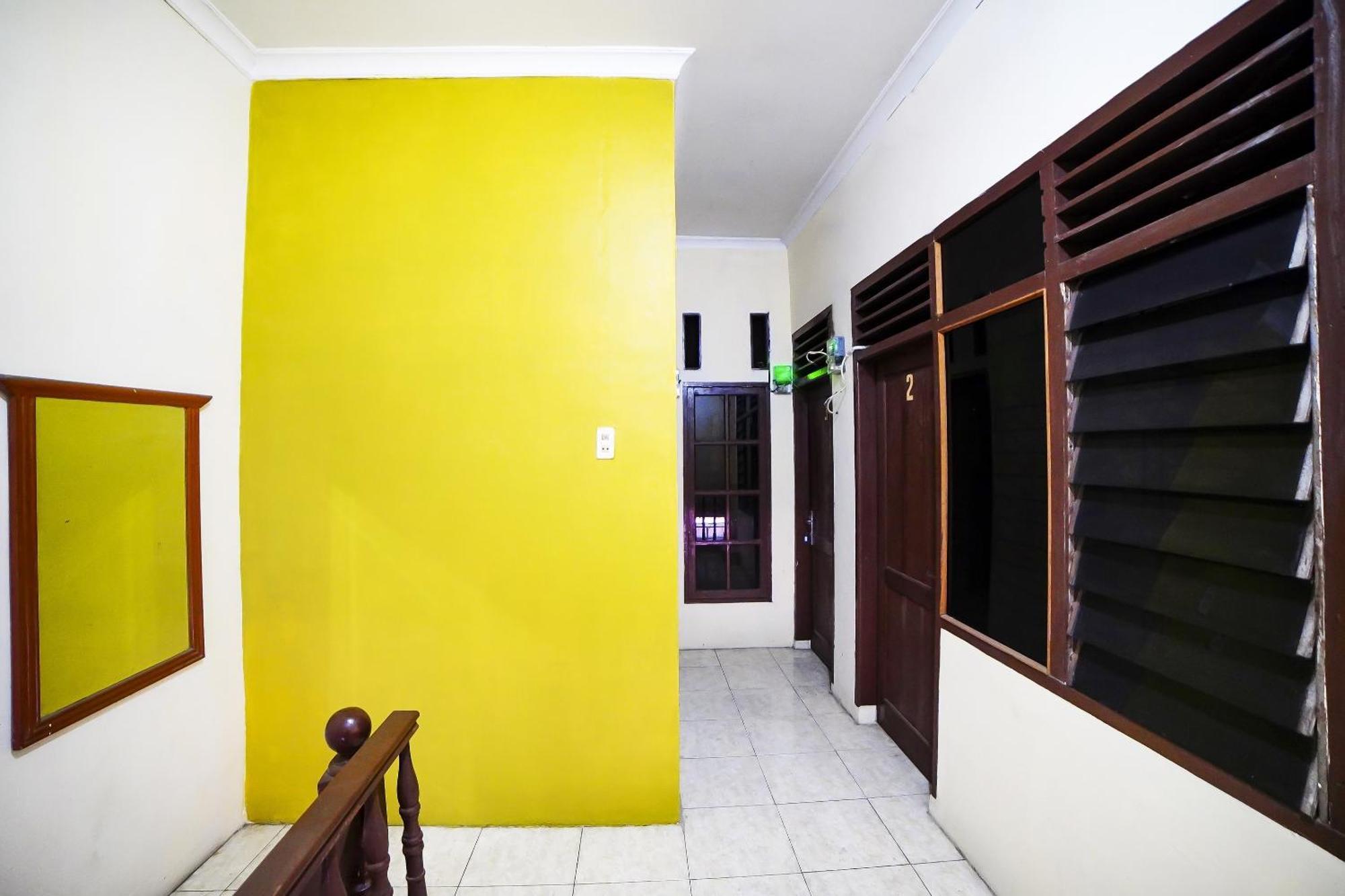 Oyo 91199 Felicia Homestay Medan Exterior foto