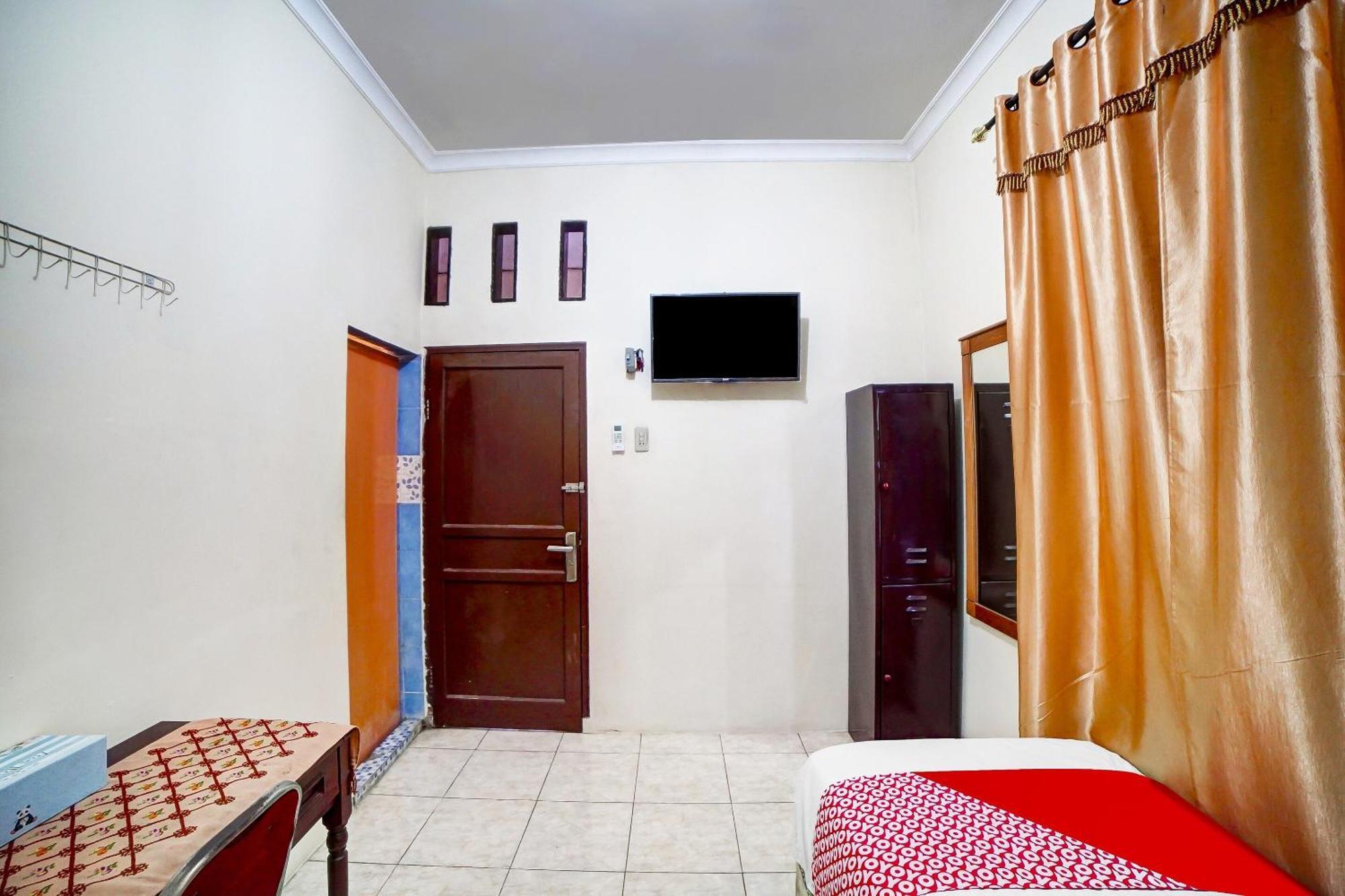 Oyo 91199 Felicia Homestay Medan Exterior foto